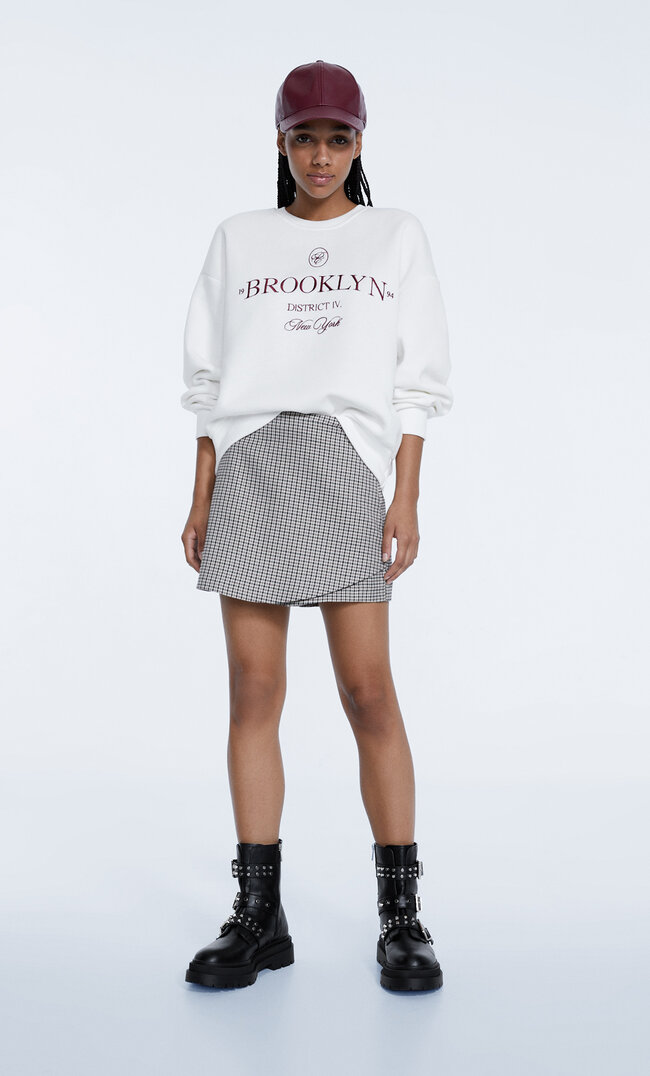 

Stradivarius Sweat Brodé Écru M