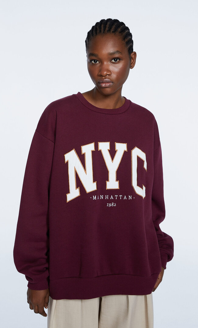 

Stradivarius Oversize-Sweatshirt Mit Patch Granatrot L