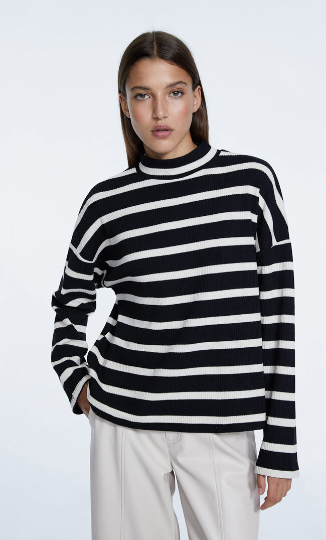 

Stradivarius Bluzka Oversize Z Półgolfem Czarny M