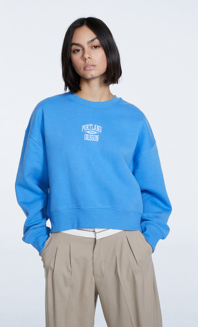 

Stradivarius Sweatshirt Mit Stickerei Mittelblau M