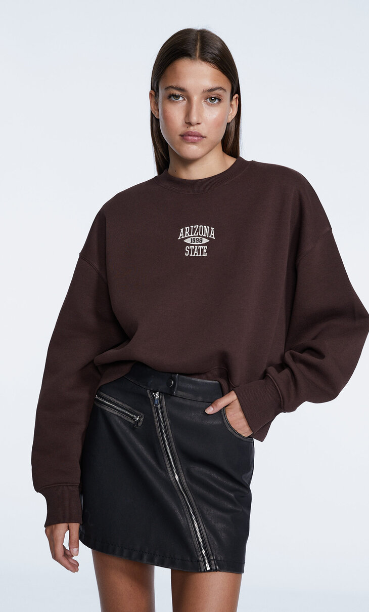 Embroidered cropped sweatshirt