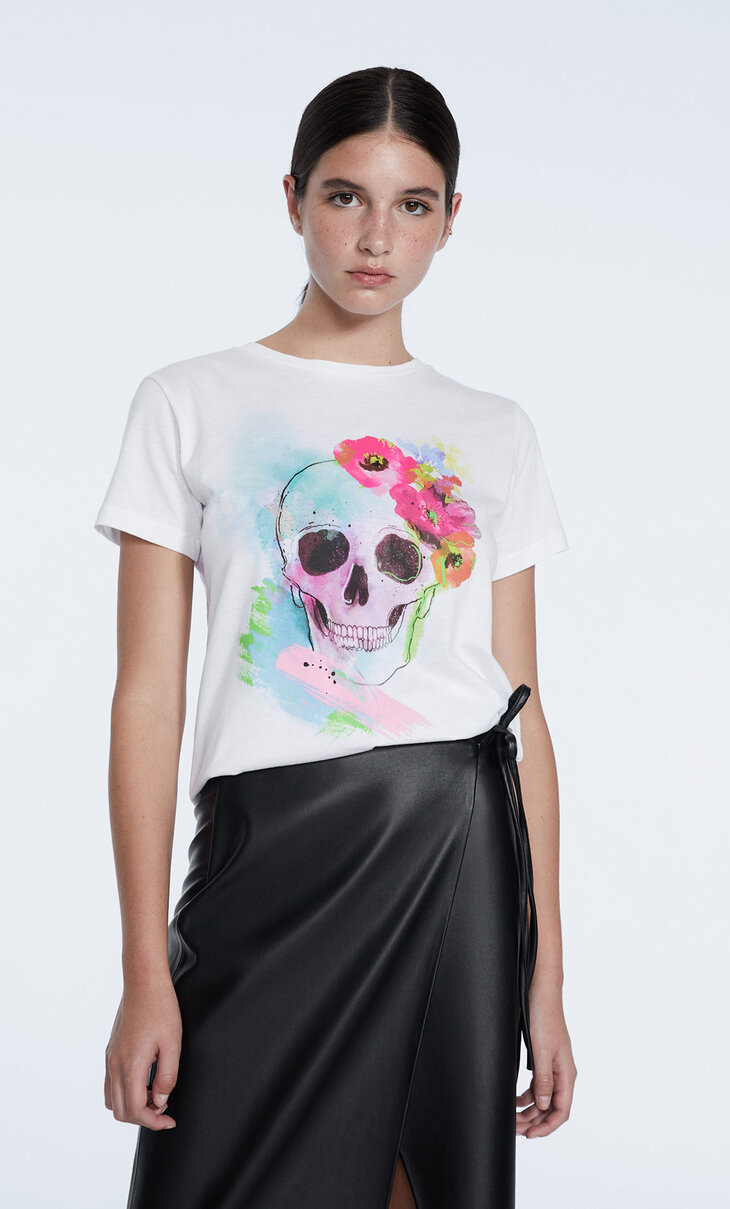 Skulls and flowers T-shirt