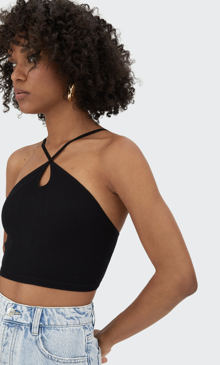 Cut-out seamless top