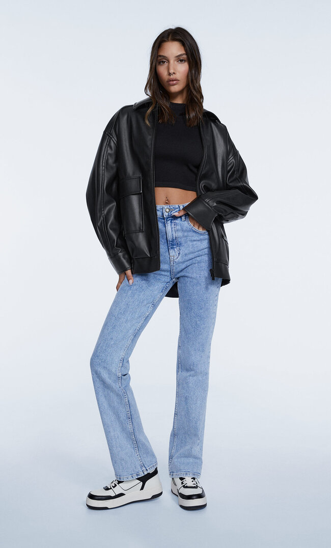 

Stradivarius Jeansy O Prostym Kroju Comfort Fit Denimowy Z Efektem Wybielenia 42