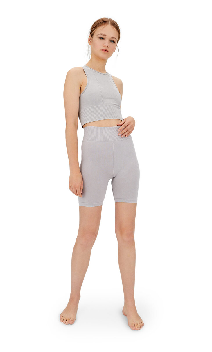 Seamless washed-effect cycling shorts