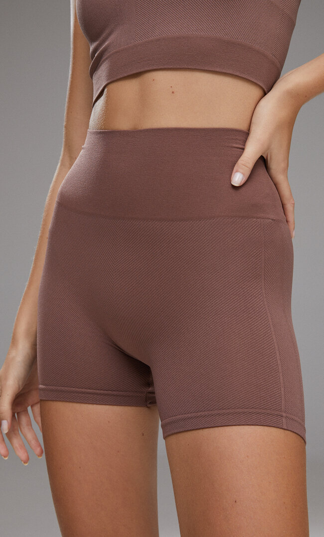 

Stradivarius Nahtlose Sport-Hot-Pants Mit Fischgrätenstruktur Terrakottafarben M