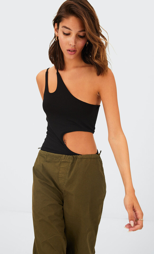 

Stradivarius Asymetryczne Body Z Ozdobnymi Wycięciami Czarny Xs