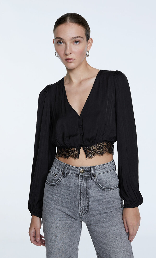 

Stradivarius Kurze Satin-Bluse Mit Spitze Schwarz M
