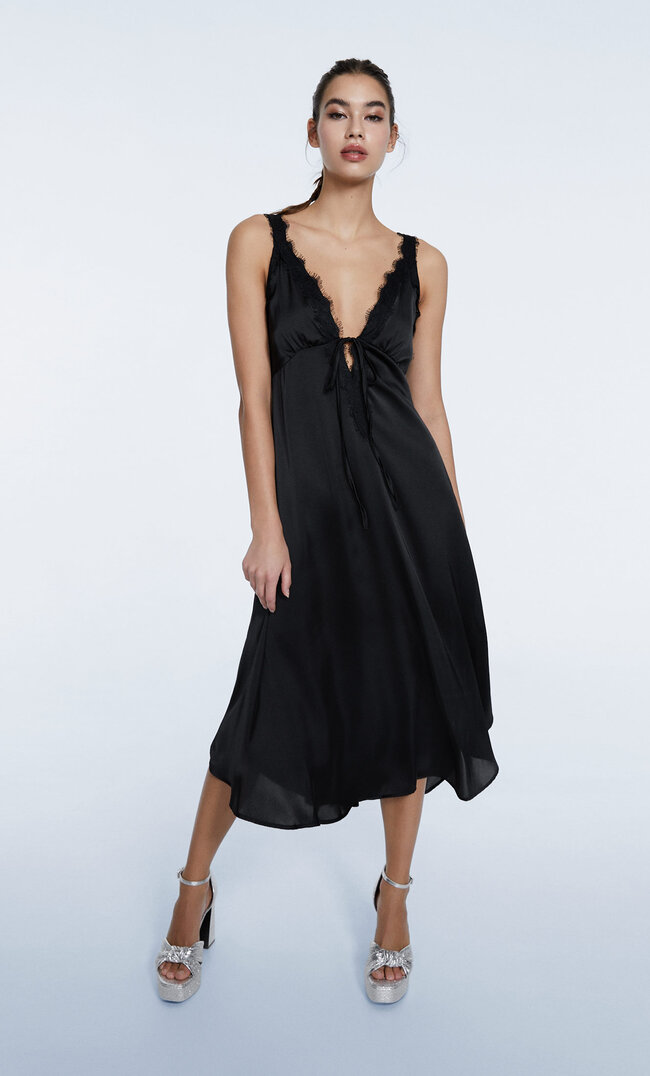 

Stradivarius Midikleid In Lingerie-Optik Schwarz L