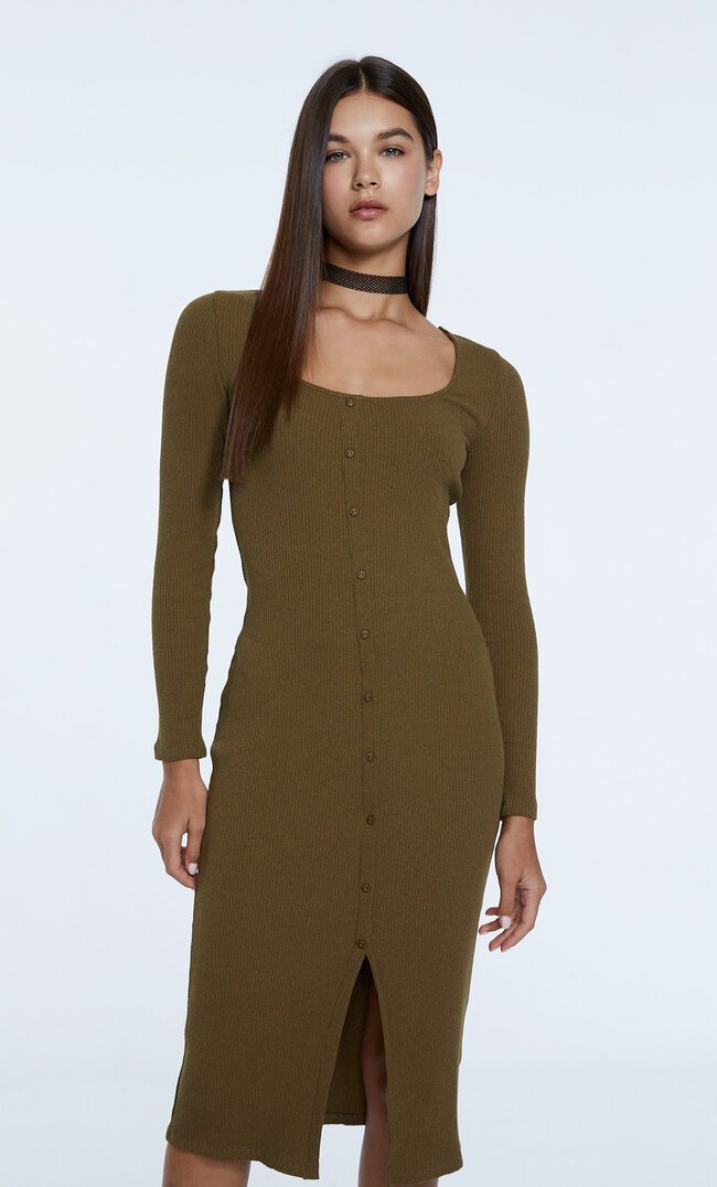 

Stradivarius Prążkowana Sukienka Średniej Długości Z Zapięciem Na Guziki Khaki Xs