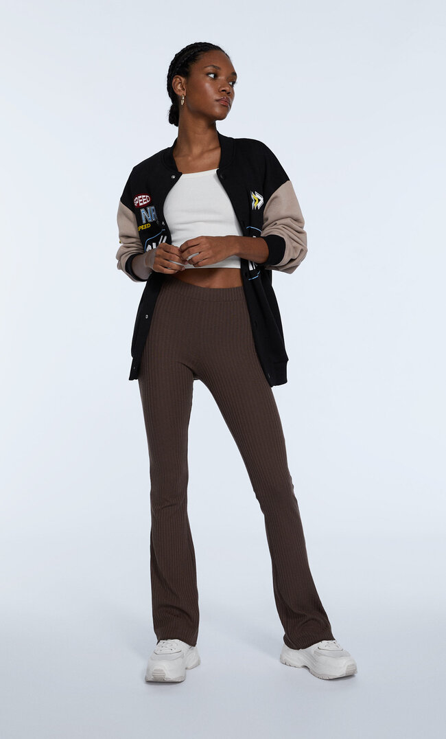 

Stradivarius Pantalon Flare Côtelé Marron L