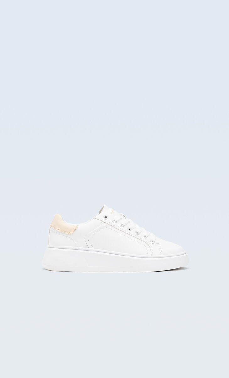 Weiße Flatform-Sneaker