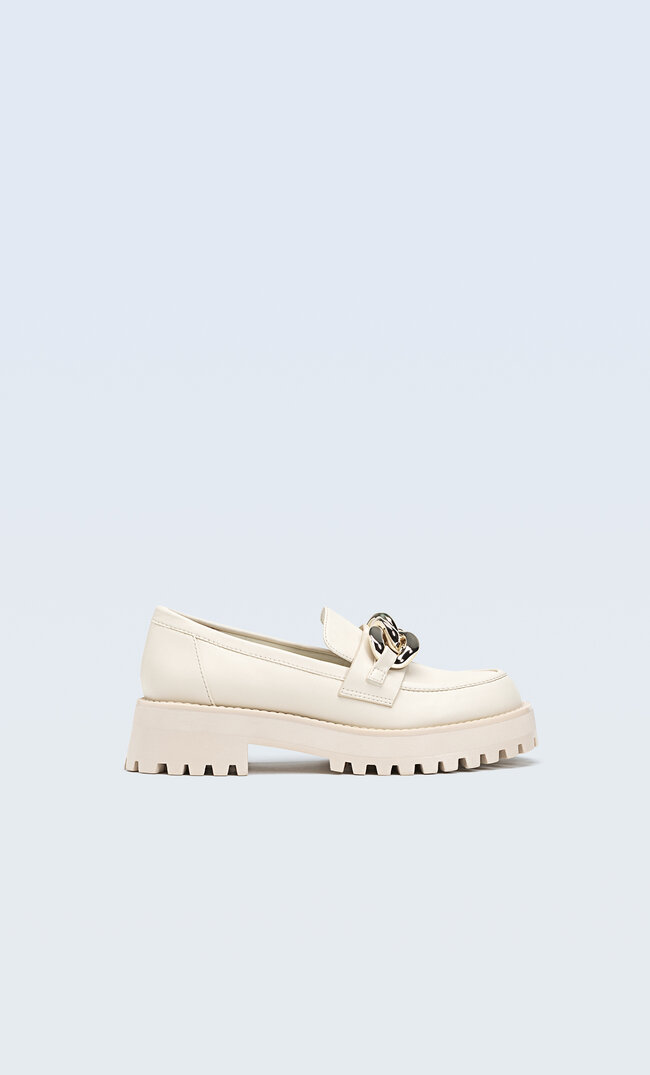 

Stradivarius Mocassins Avec Chaîne Écru 35