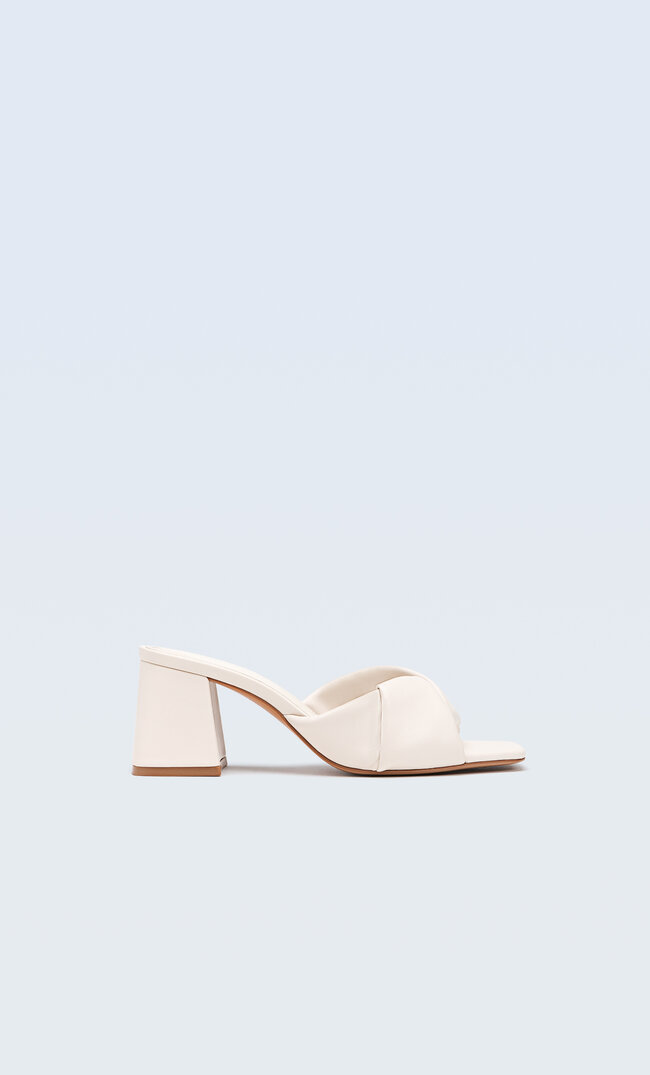 

Stradivarius Absatzsandalen Mit Zierknoten Natur 37