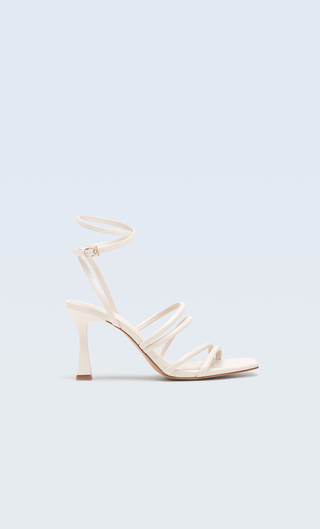 

Stradivarius Riemchensandalen Mit Absatz Natur 37