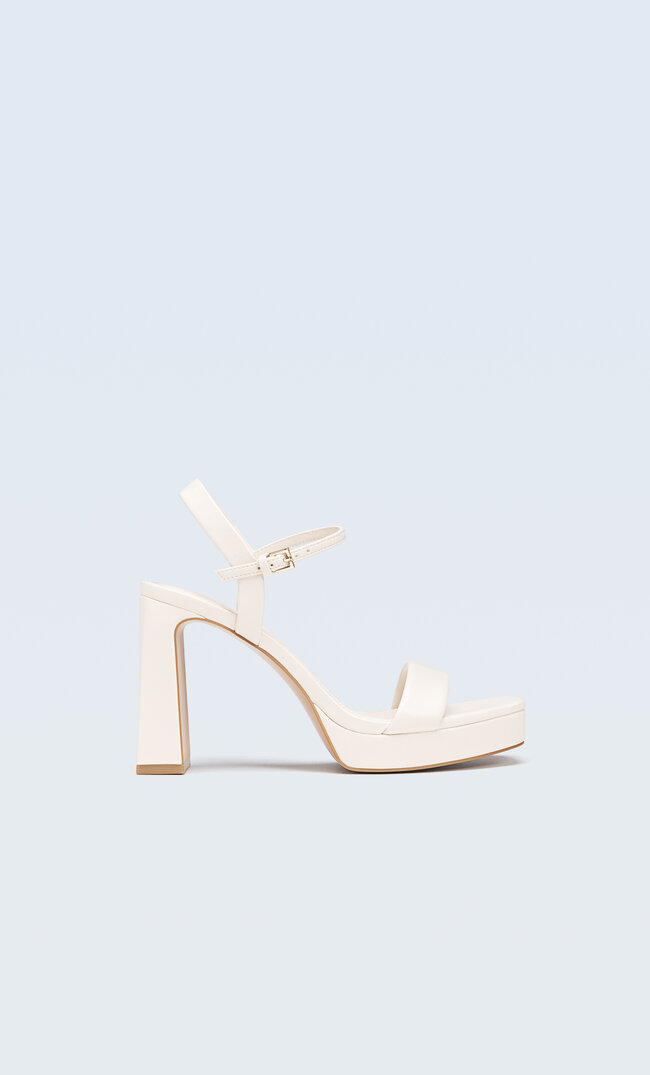 

Stradivarius Sandale Mit Absatz Und Plateau Natur 39