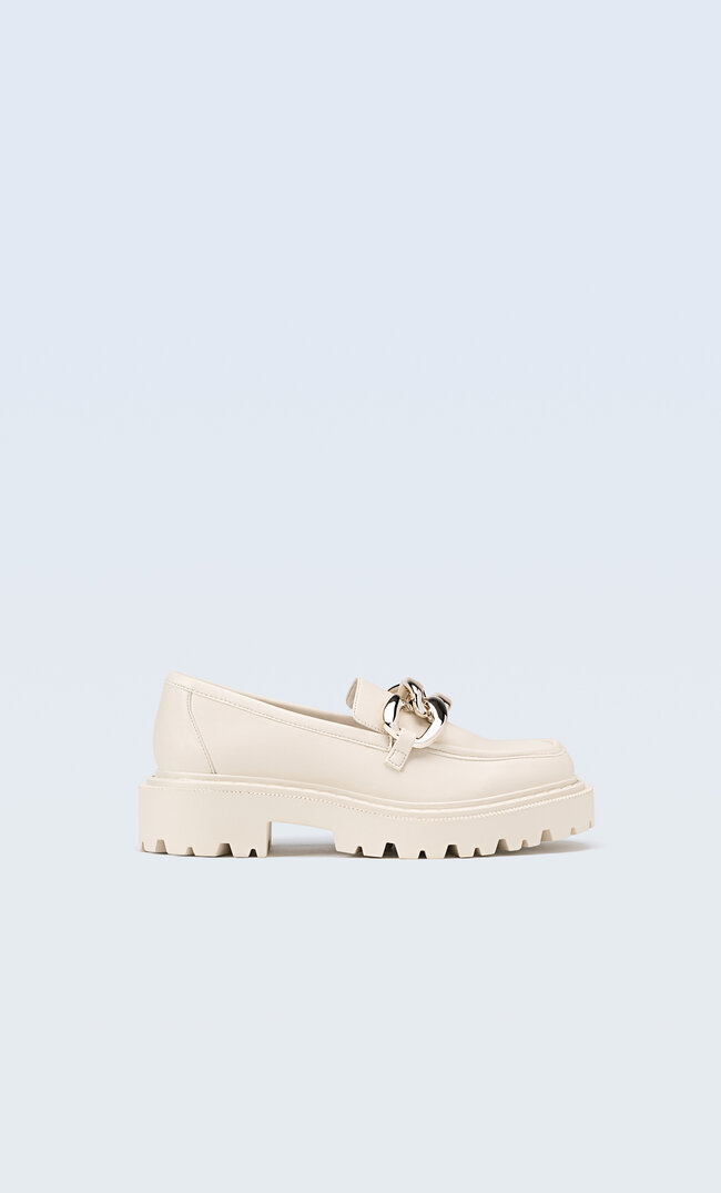 

Stradivarius Mocassins Avec Chaîne Écru 37