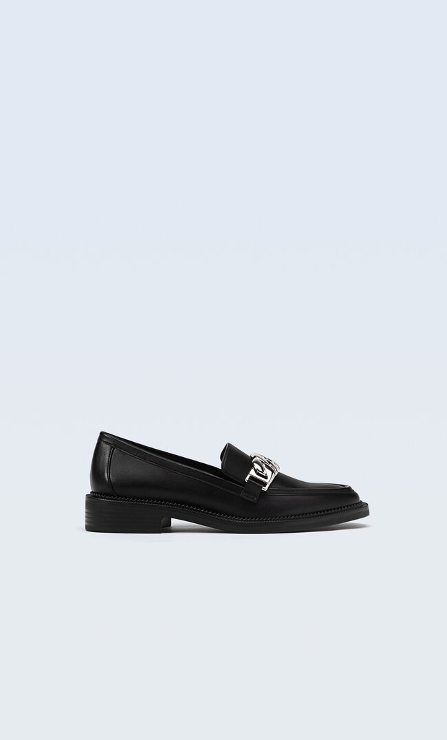 

Stradivarius Mocassins Noirs Avec Chaîne Noir 40