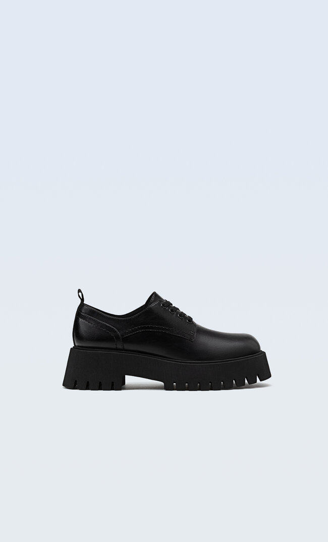 

Stradivarius Sznurowane Buty Na Płaskim Obcasie Czarny 36