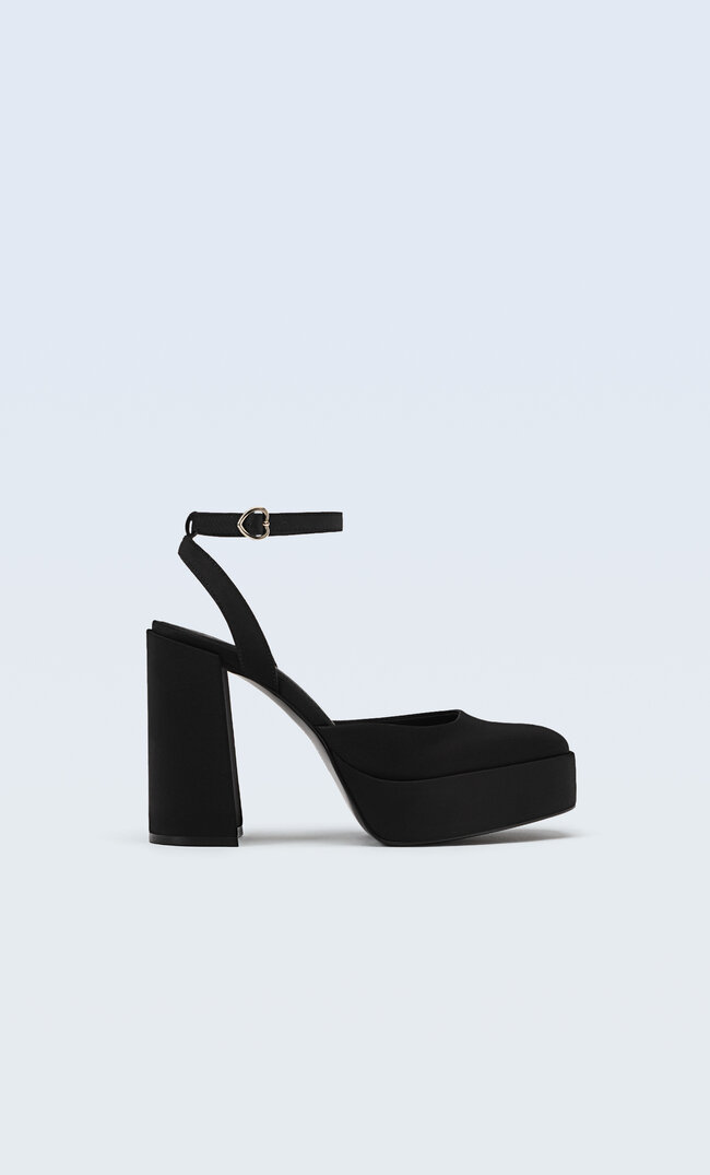 

Stradivarius Chaussures Compensées Ouvertes À L’arrière Noir 38
