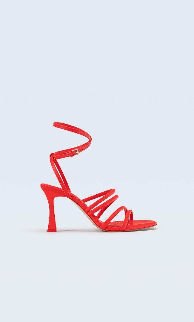 

Stradivarius Riemchensandalen Mit Absatz Rot 40