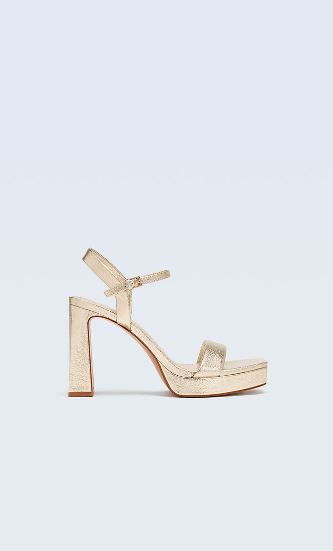 

Stradivarius Sandale Mit Absatz Und Plateau Gold 36