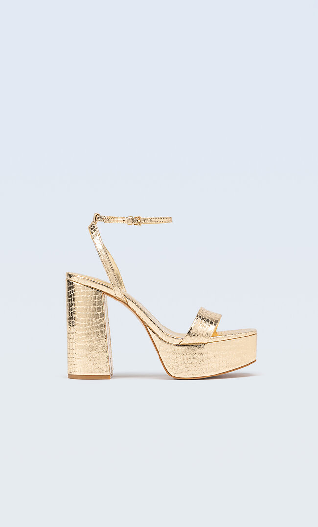

Stradivarius Sandalen Mit Plateau-Absatz Gold 40
