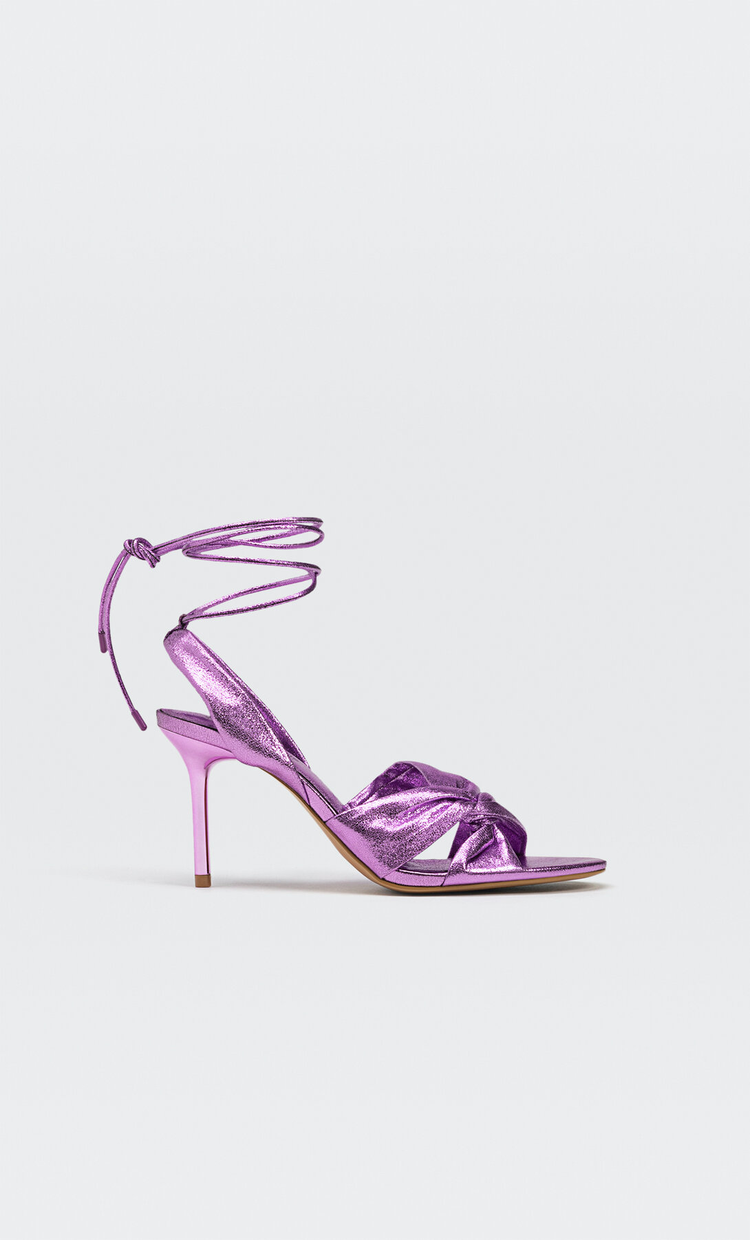 Sandalias tacón nudo metalizadas | Stradivarius España