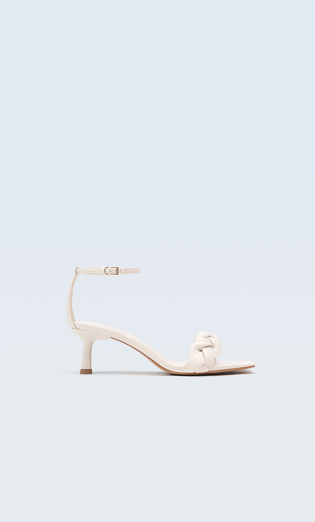 

Stradivarius Sandales À Talon Tressées Matelassées Écru 40