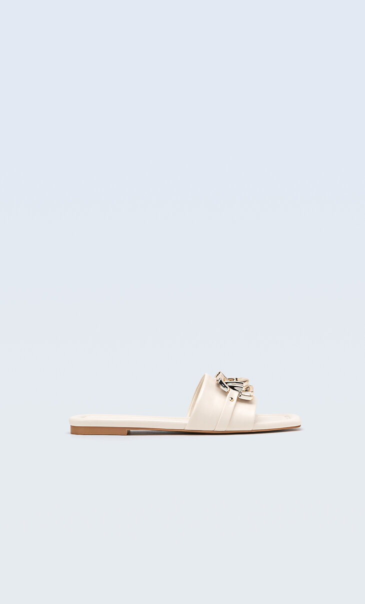 Flat sandals with link detail
