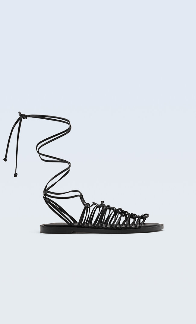 

Stradivarius Schwarze Flache Riemchensandalen Schwarz 37