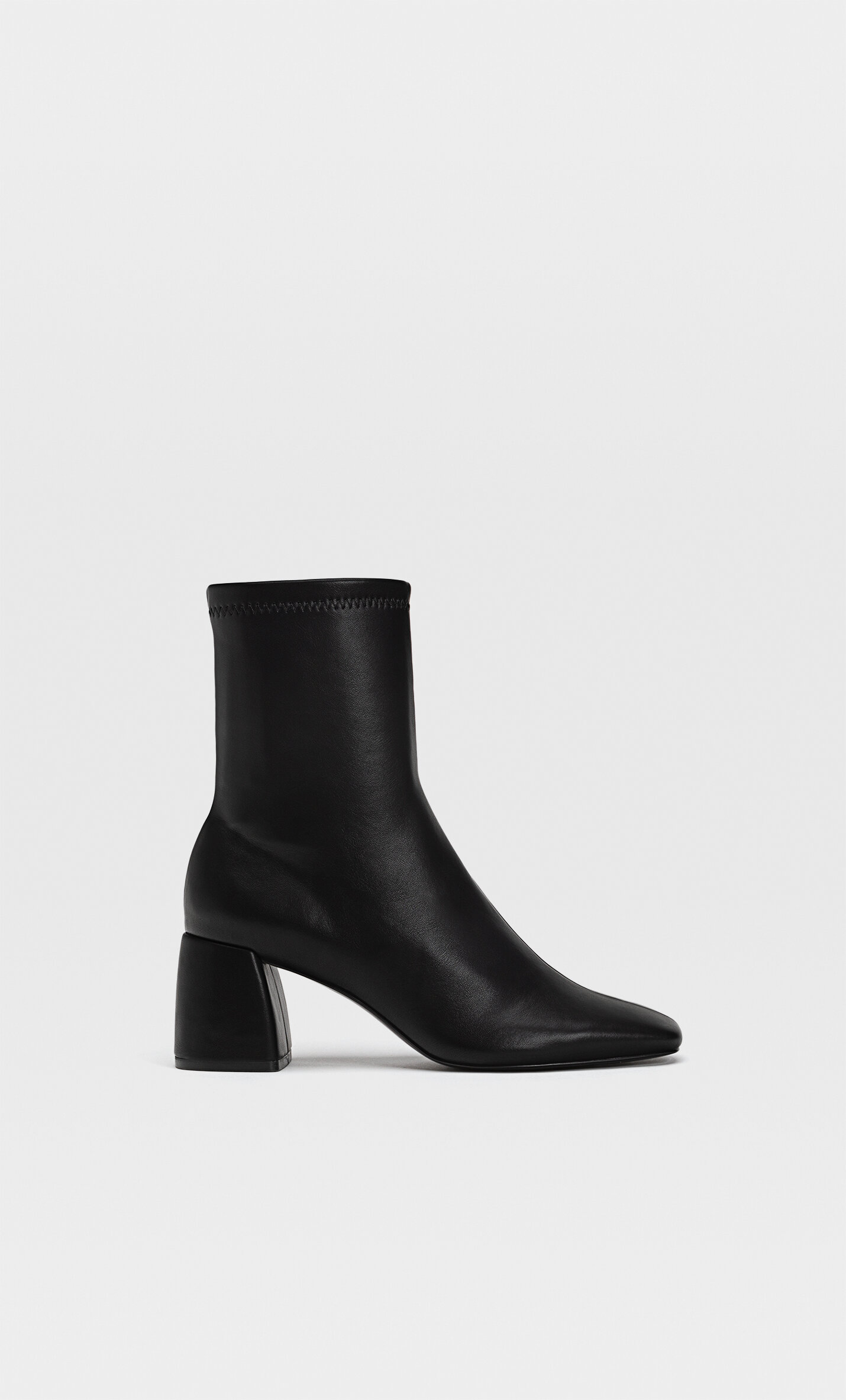 Mid-heel boots in stretchy fabric