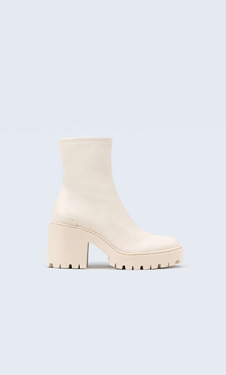 Boots and ankle boots for women 