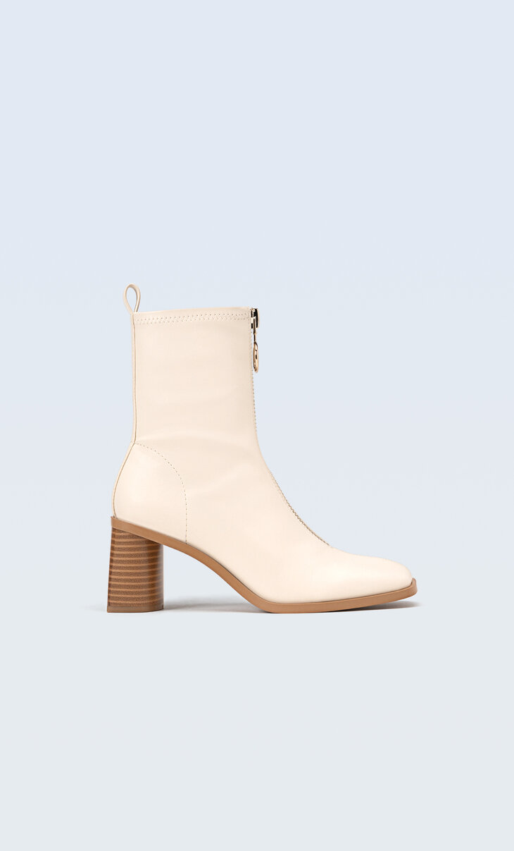 Stretchy heeled ankle boots