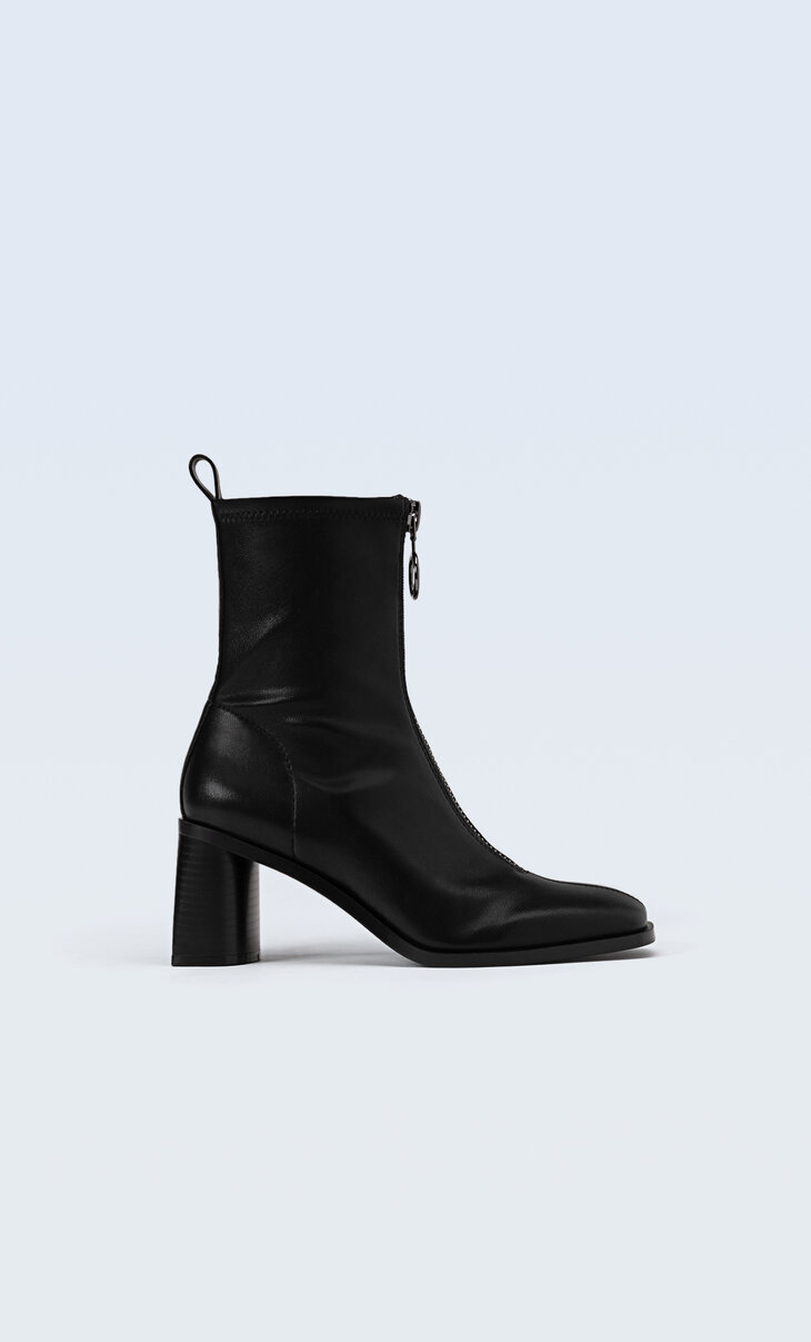 Stretchy heeled ankle boots
