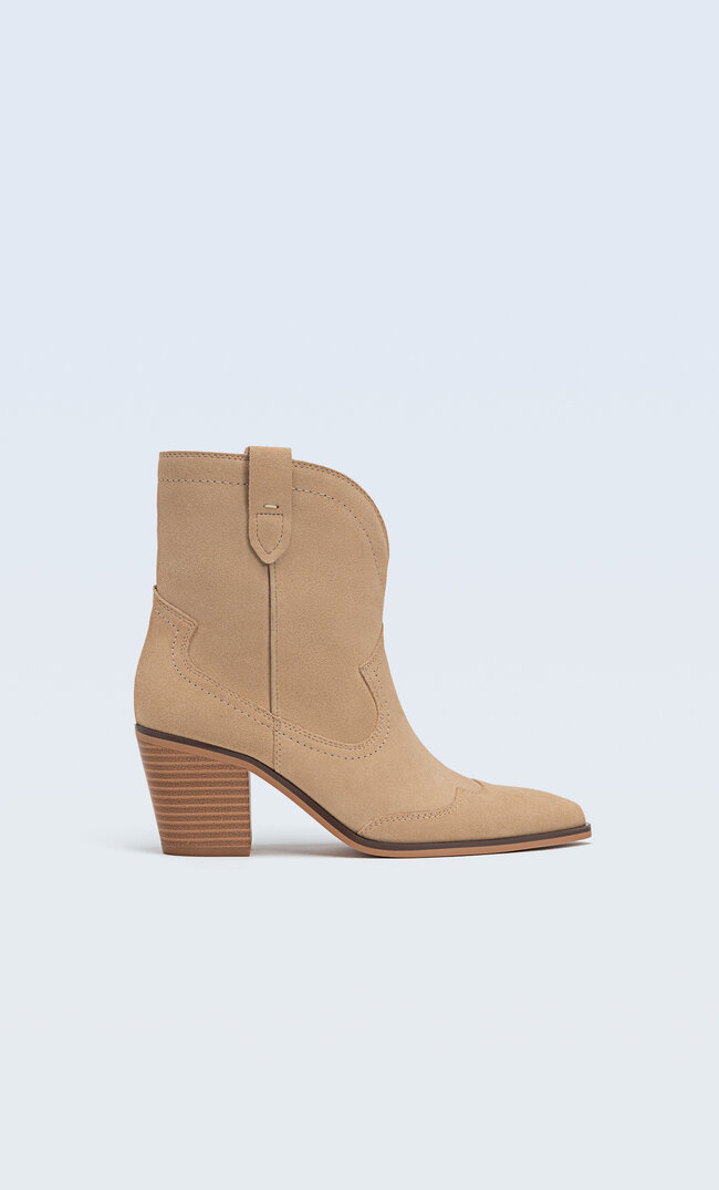 

Stradivarius Lederstiefeletten Im Cowboylook Beige 39