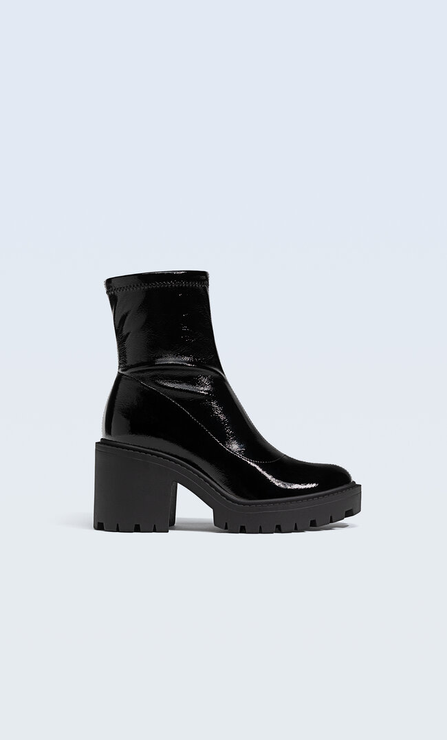 

Stradivarius Absatzstiefeletten In Lackoptik Schwarz 39