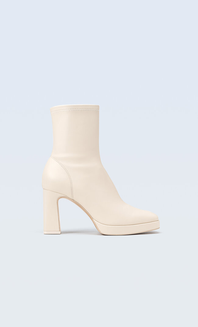 

Stradivarius Stretch-Stiefeletten Mit Absatz Natur 39