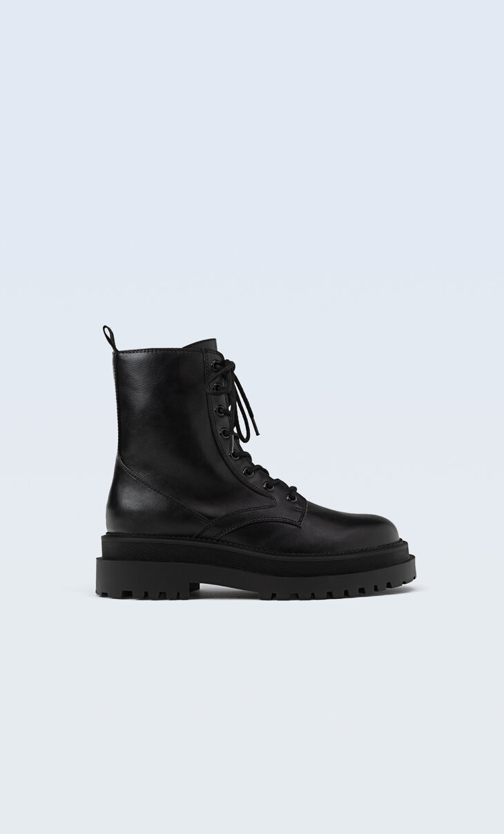 Bottines plates à lacets - Mode femme | Stradivarius France