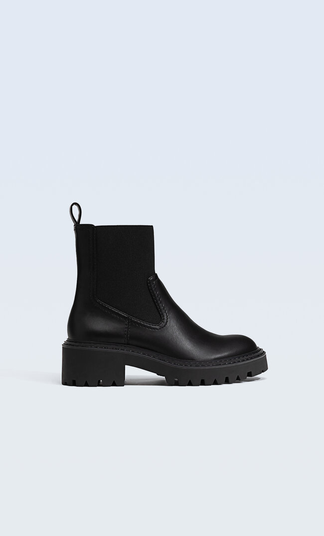 

Stradivarius Flache Chelsea-Boots Schwarz 36