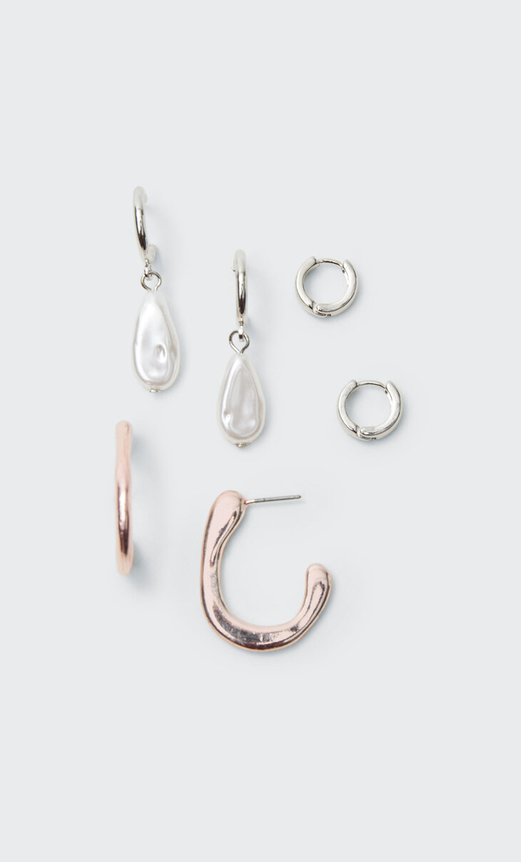 Set of metal and pearl bead earrings