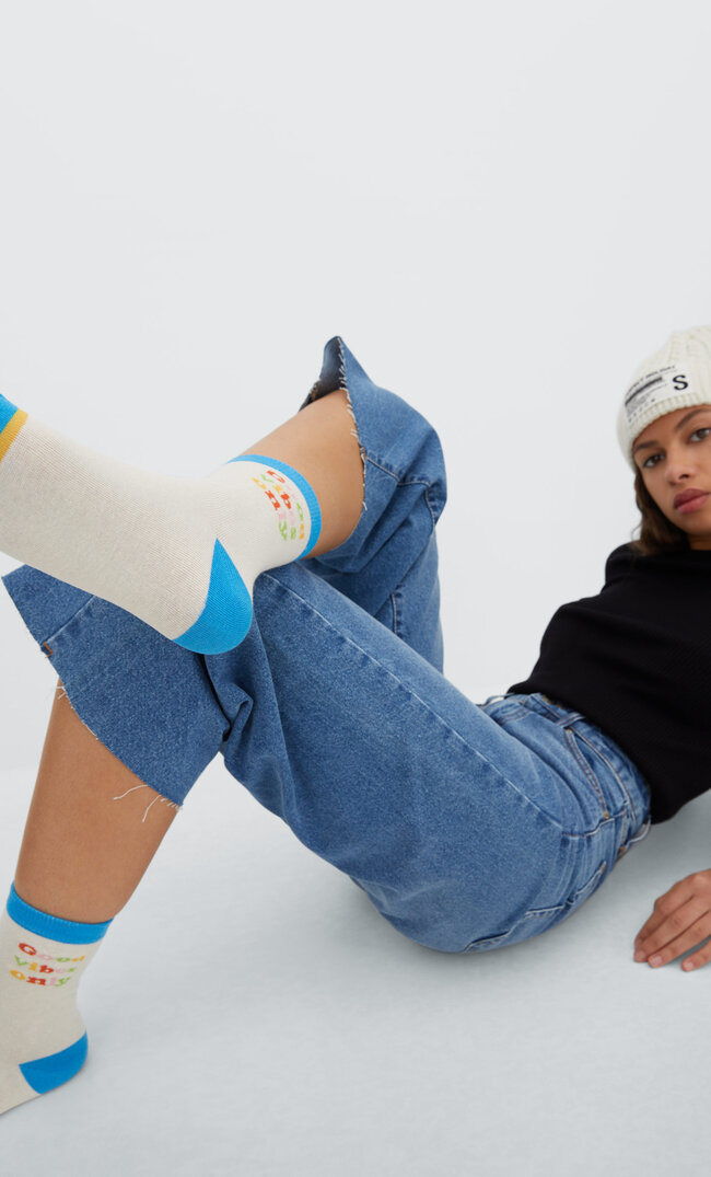 

Stradivarius 3er-Pack Socken Mit Positiven Slogans Ecru 103