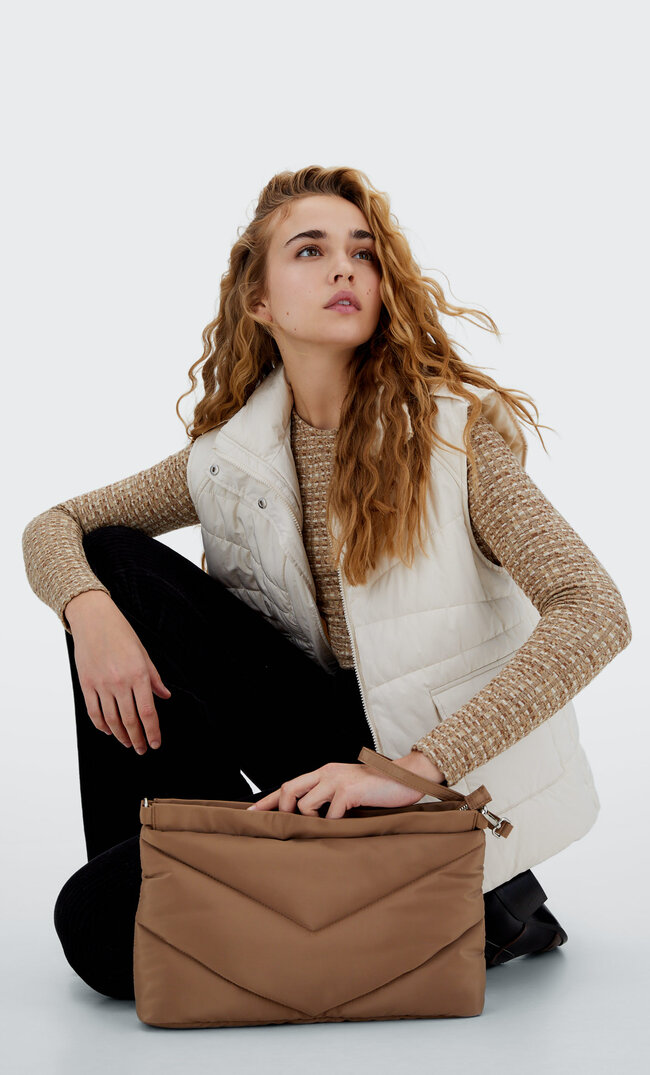 

Stradivarius Gesteppte Pochette Aus Stoff Beige M