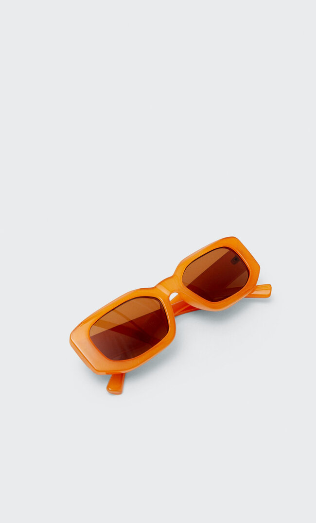 

Stradivarius Sonnenbrille Mit Kunststoffgestell In Verschiedenen Farben Beige M