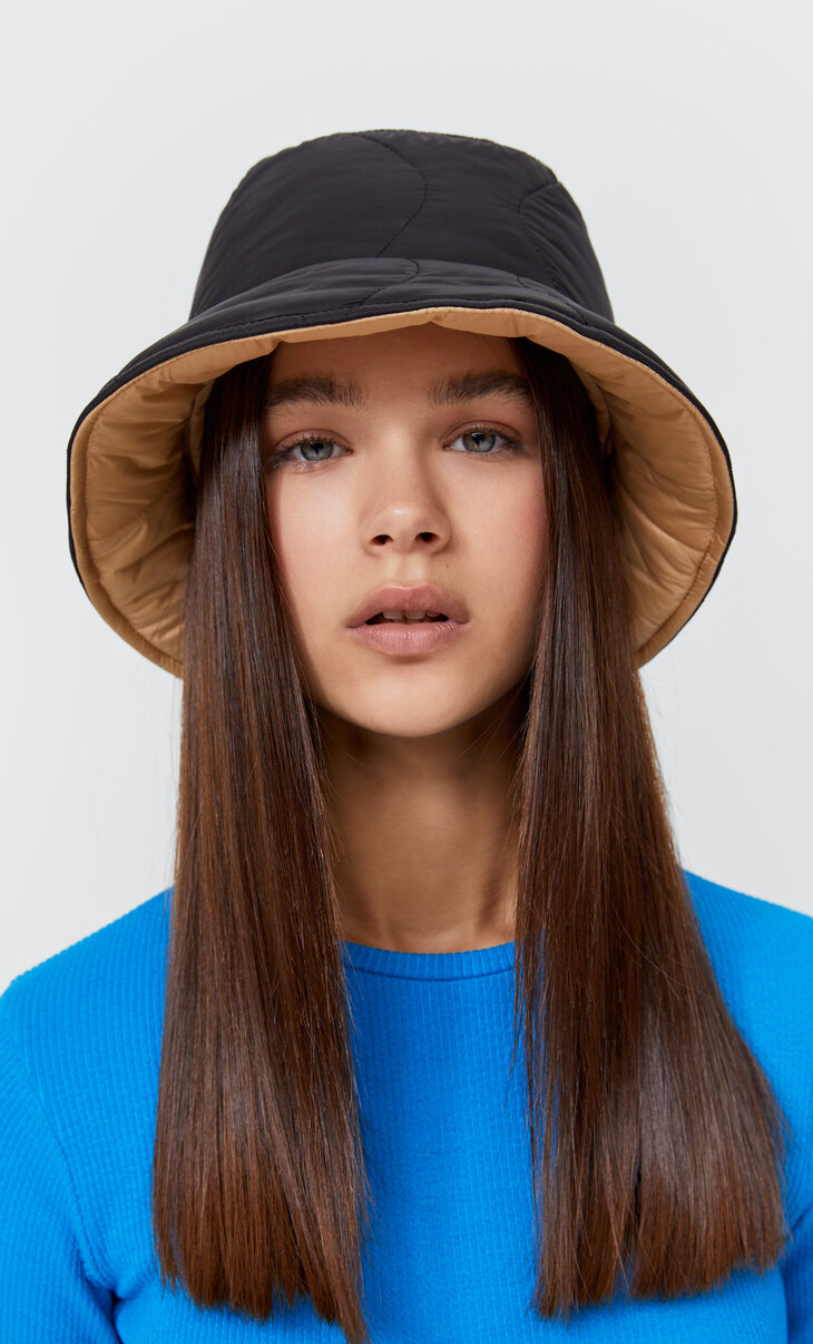 Cappello a secchiello imbottito reversibile - Berretti e cappelli da donna  | Stradivarius Italia