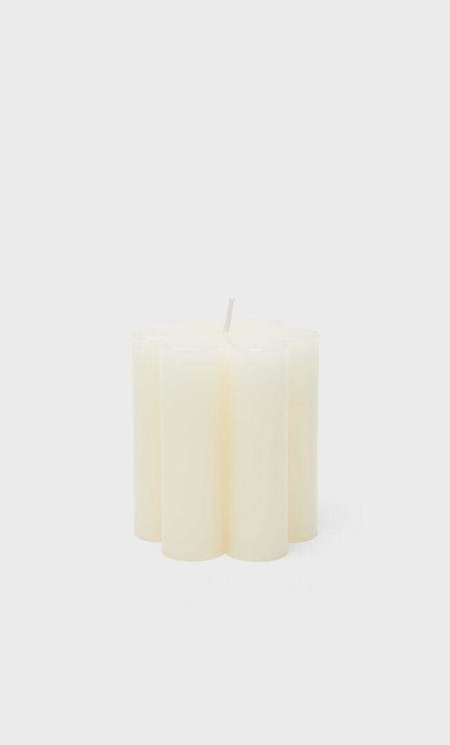 

Stradivarius Kerze In Blumenform Ecru 103