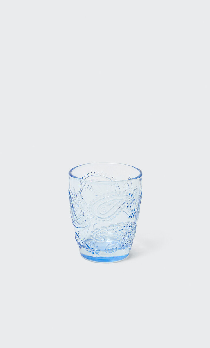 Farebný sklenený pohár