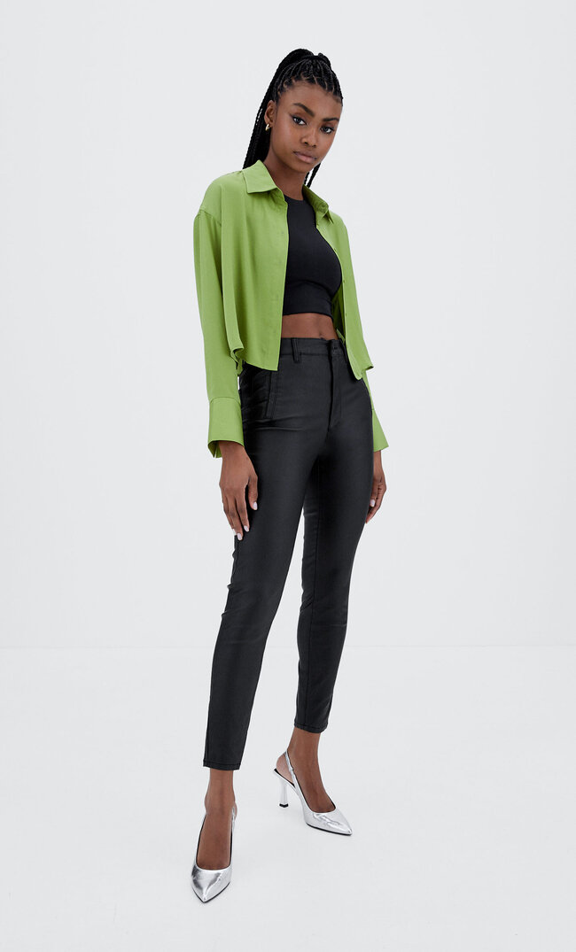 

Stradivarius Woskowane Spodnie Skinny Fit Z Kieszeniami Czarny 42