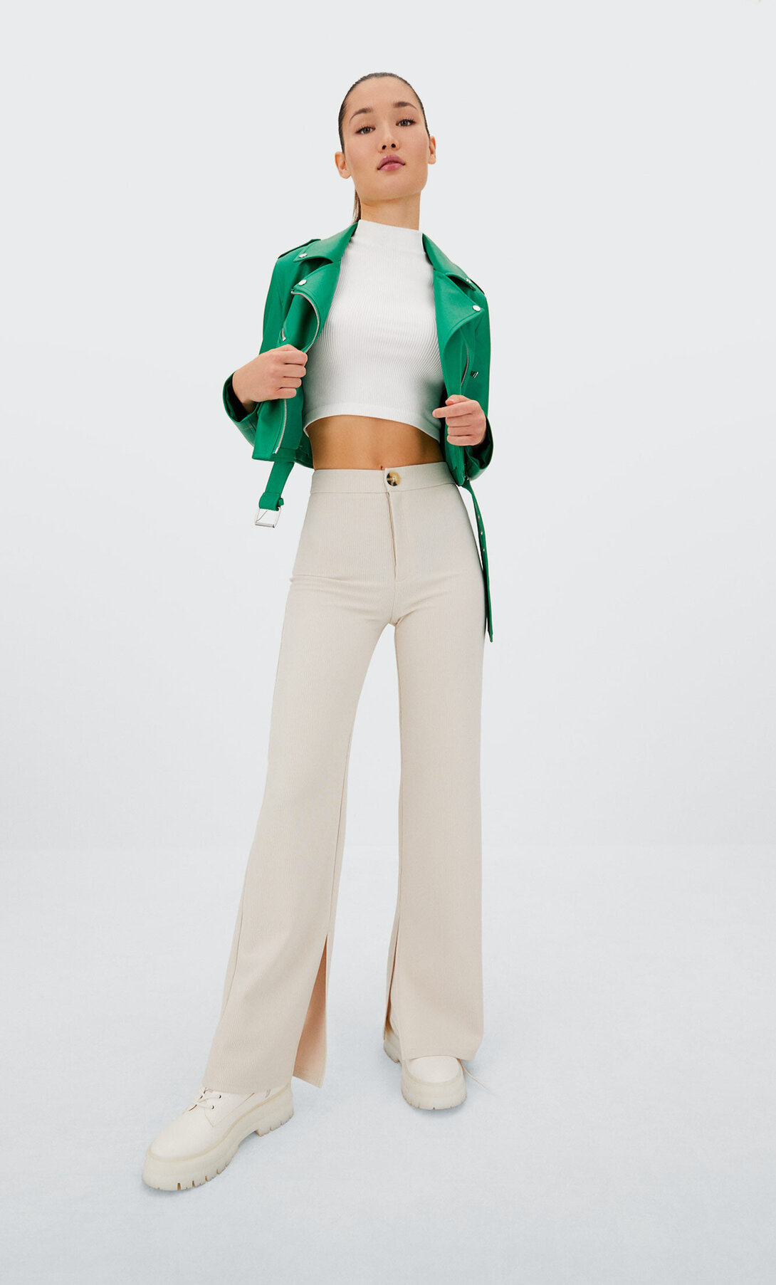 El pantalón con aberturas: la sorprendente tendencia de 2019