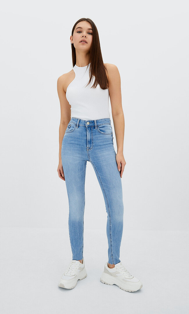 

Stradivarius Jeansy Skinny Fit Ze Średnim Stanem Denimowy Średni Light Blue 32